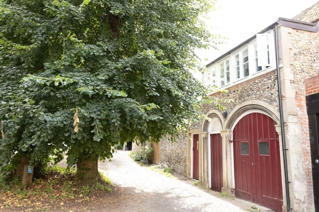 Central Medieval Grid Unique Home With Gated Parking Bury St. Edmunds Kültér fotó